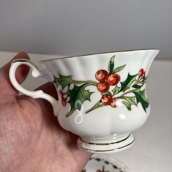 A Cup Of Christmas Tea Cup & Saucer Set Waldman House Tom Hegg Hanson Bone China - Picture 7 of 13
